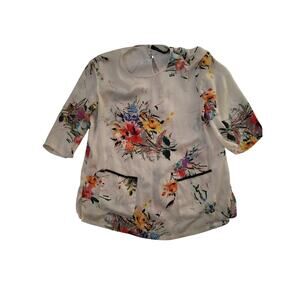 Medium Zara Women's floral short sleeved top with front pockets